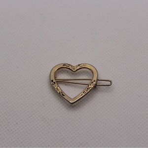 🍀 3/$15 Vintage Gold Heart-Shaped Hair Clip with Floral Engraving